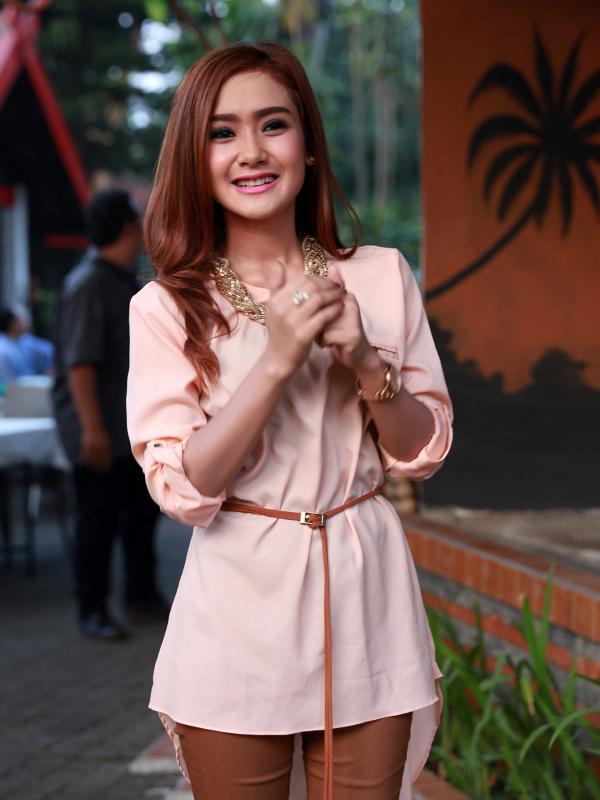  Cita Citata buka bersama anak yatim di restoran Pulau Dua, Senayan, Jakarta Pusat, Sabtu (27/6) (Wimbarsana/Bintang.com)