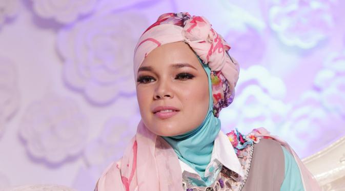 Dewi Sandra mengaku peran Fisha mirip dengan kehidupannya. Foto: Galih W. Satria/Bintang.com