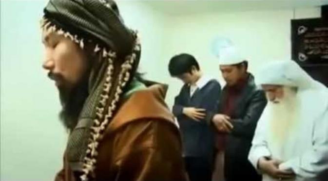 Mantan Anggota Yakuza Jepang Temukan Kedamaian dalam Islam | via: youtube.com