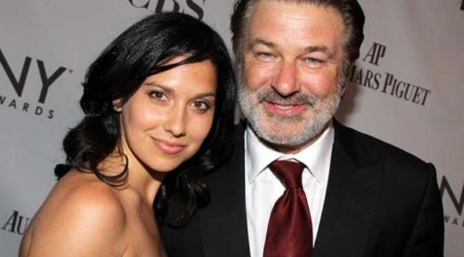 Nih, Alasan Kenapa Punya Cowo Jauh Lebih Tua Itu Menguntungkan | via: buzz-fine.blogspot.com