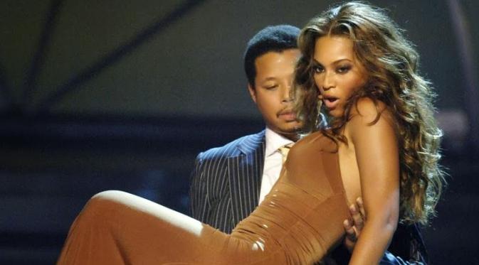 Beyonce Lap Dance pada BET Awards 2005 (via hiphopgossipsite.com)