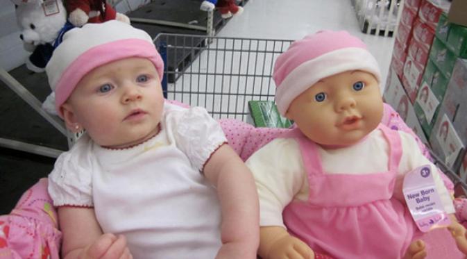 Boneka mirip dengan bayi