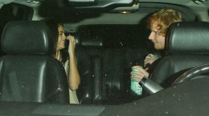 Selena Gomez pulang bersama Ed Sheeran demi menghindari Justin Bieber. (foto: mirror.co.uk)