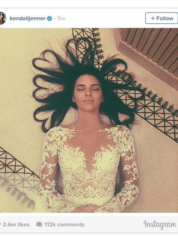 Foto Kendall Jenner yang berhasil diberi tanda suka lebih dari 2,6 juta akun di Instagram. (foto: usmagazine)