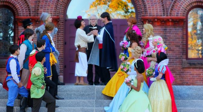 Pasangan Puteri 'Gay' Disney menikah (Via: http://www.motherhubbardphotography.com/)