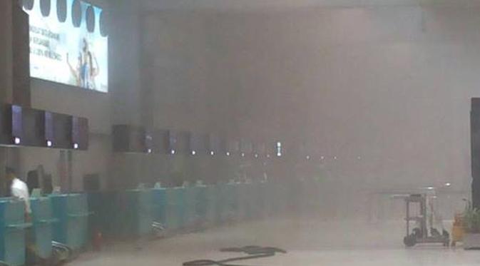 Kebakaran di terminal 2 Bandara (twitter @JanotJanoet)