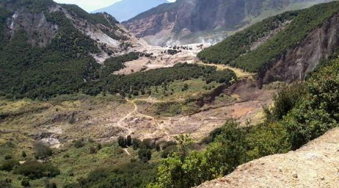 Gunung Papandayan, Garut. | via: tripadvisor.co.id