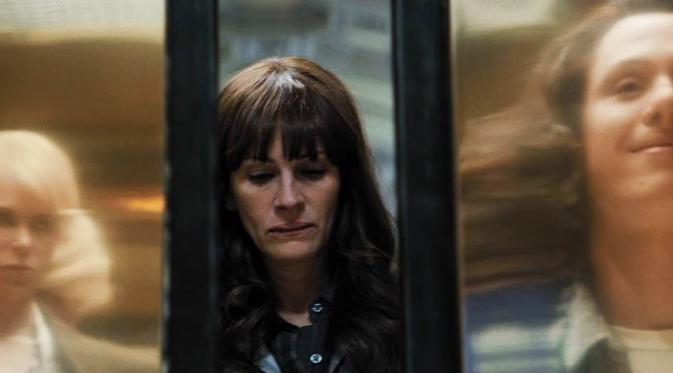 Penampilan Julia Roberts sebagai seorang  ibu yang tengah berduka sambil menuntut keadilan hadir di trailer Secret In Their Eyes.