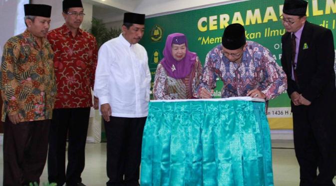Menteri Agama Lukman Hakim Saifudin meresmikan observatorium milik Pondok Pesantren Modern Islam (PPMI) Assalam, Surakarta, Jawa Tengah. (Liputan6.com/Reza Kuncoro)