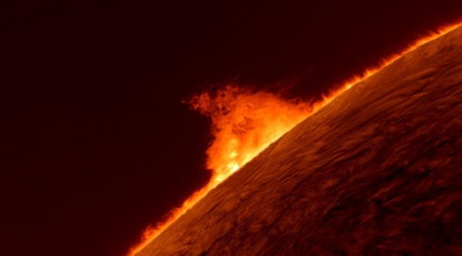 Solar Prominence | via: buzzfeed.com