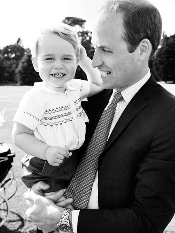 Kebersamaan Pangeran William dan Prince George yang bikin tersenyum (via dailymail.co.uk)