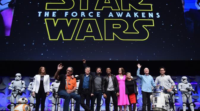 Belakangan ini, panel Star Wars: The Force Awakens di ajang Comic-Con San Diego memamerkan video cuplikan di balik layar pembuatan filmnya. (Foto: moviepilot.com)