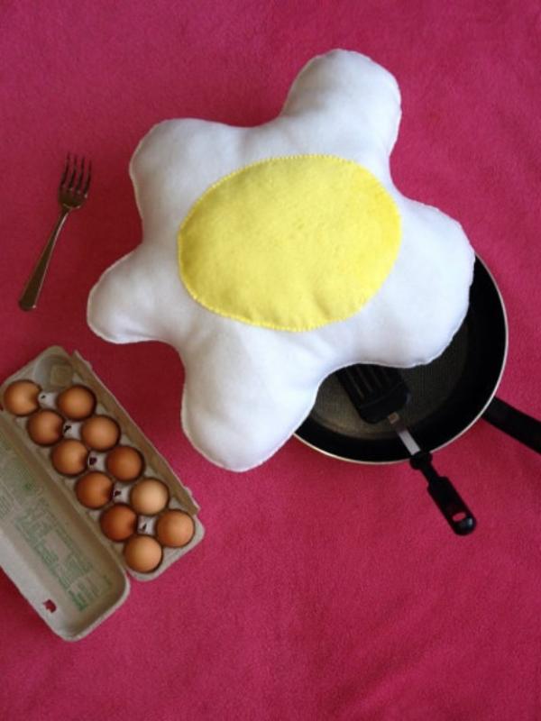 Telur ceplok (Via: etsy.com)