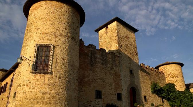 Castello di Gabbiano, Tuscany, Italia. | via: turismo.intoscana.it