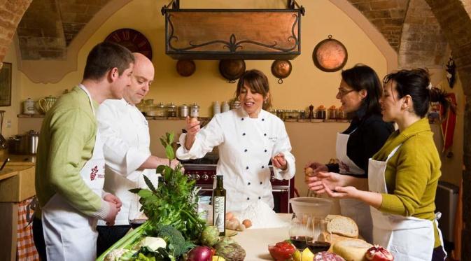Cooking Class, Tuscany. | via: finedininglovers.com