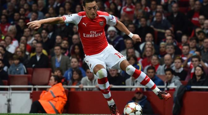 Mesut Oezil ( AFP PHOTO / BEN STANSALL)