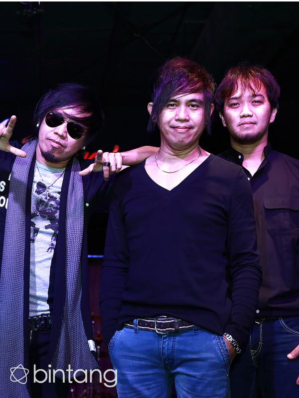 Inilah personel Band Radja setelah reuni, Indra (Bass), Ian Kasela (Vokal), Moldy (Gitar), dan Seno (Drum). (Tresapata Wimbarsana/Bintang.com)