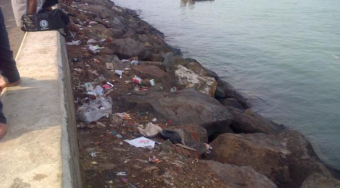 Sampah di Pelabuhan Merak (Liputan6.com/Yandhi Deslatama)