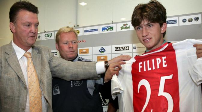 BERSINAR - Louis van Gaal menghamburkan uang demi pemain yang gagal mendongkrak prestasi klub.