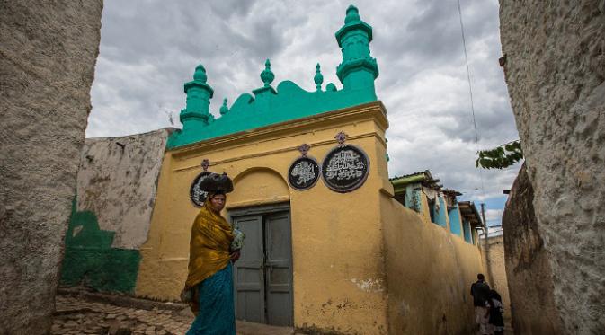 Harar terkenal dengan kota tua uang dikelilingi tembok 'Harar Jugol' (foto: Daily Mail).