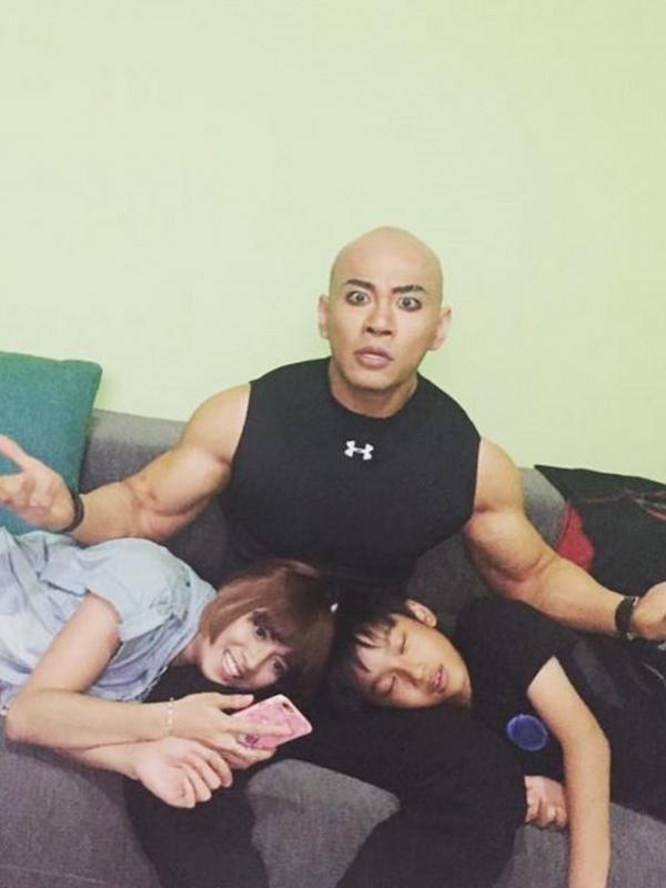 Chika Jessica bersama Deddy Corbuzier dan Azka (Instagram/@ckjessica)