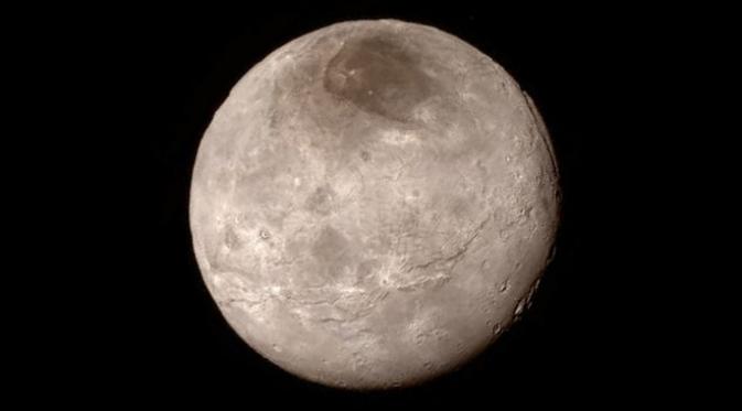 Kutub Pluto yang gelap, gambar 15 Juli 2015. (NASA)