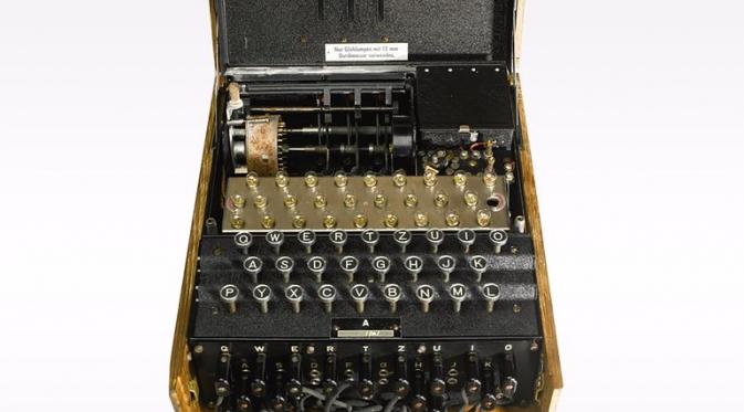Lelang mesin Enigma oleh Sotheby's