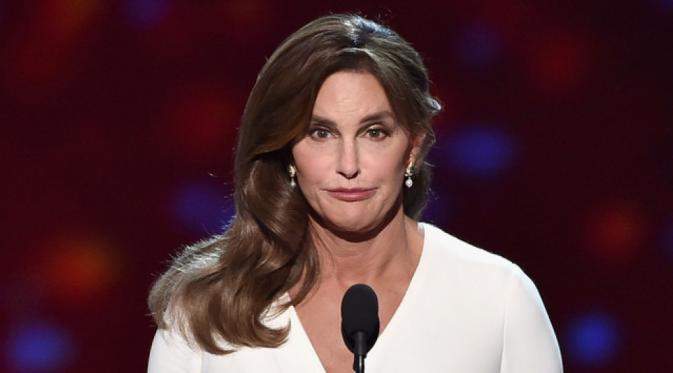 Caitlyn Jenner di ESPY Award (via becauseiamfabulous.com)