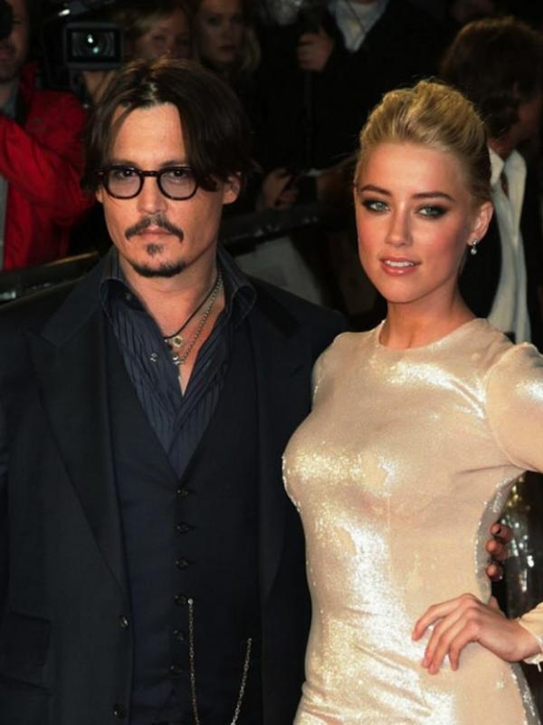 Johnny Depp dan Amber Heard (via etonline.com)