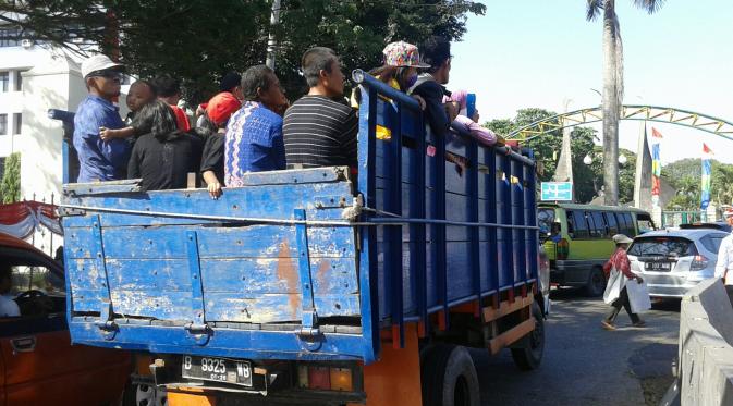 Pengunjung Kebun Binatang Ragunan. (Liputan6.com/Audrey Santoso)