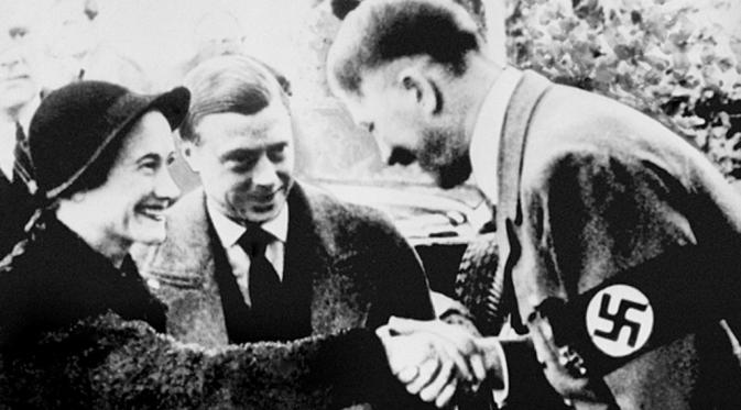 Edward VIII dan Duchess saat menemui Hitler 1937. (Guardian)