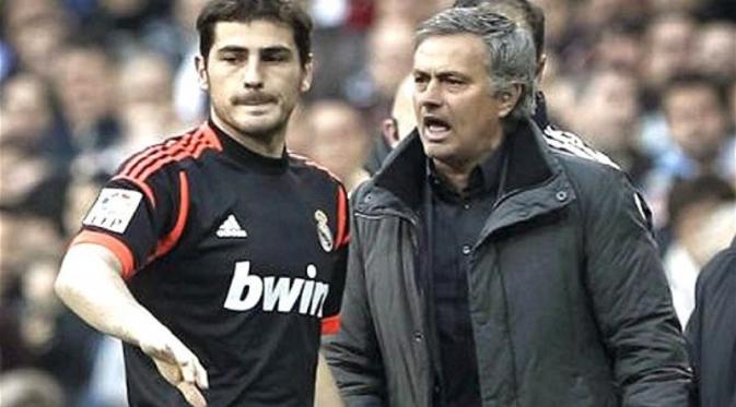 TERTAWA - Jose Mourinho menertawai keputusan FC Porto mendatangkan Iker Casillas. (Guardian)