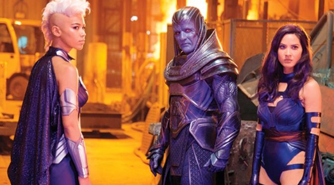 Oscar Isaac sebagai Apocalypse di X-Men Apocalypse bersama Alexandra Shipp (kiri) dan Olivia Munn (kanan). (Foto: Entertainment Weekly)
