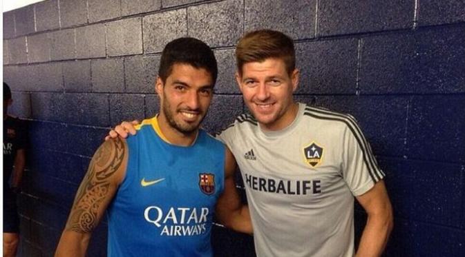 Gerrard Bersama Luis Suarez (Twitter)