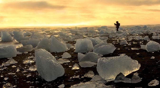 Icy Beach, Iceland | Via: architecturedesign.net