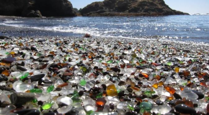 Polished Glass Beach, Amerika Serikat | Via: architecturedesign.net