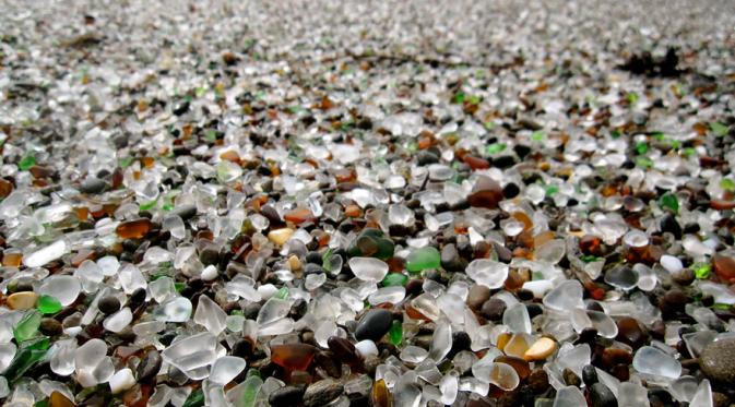 Polished Glass Beach, Amerika Serikat | Via: architecturedesign.net