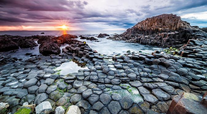 Hexagon Beach, Irlandia | Via: architecturedesign.net