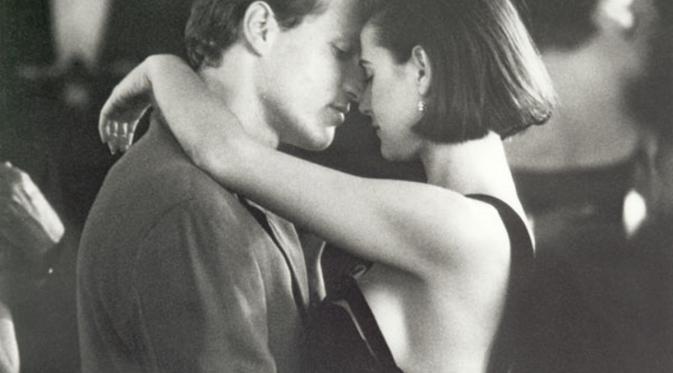 Adegan ciuman Demi Moore dengan Woody Harrelson di 'Indecent Proposal'. Foto: via virtual-history.com