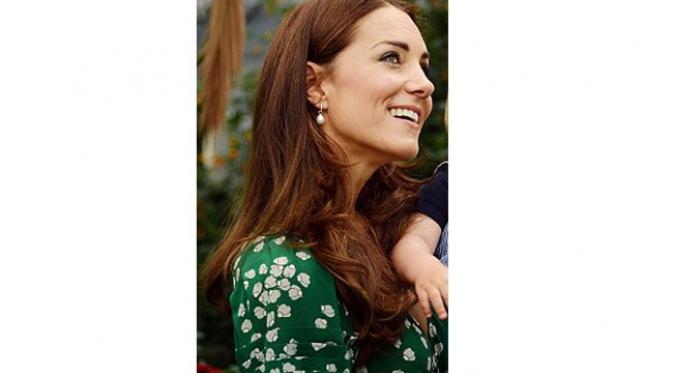 Penampakan Dress Hijau Teh Kate Middleton