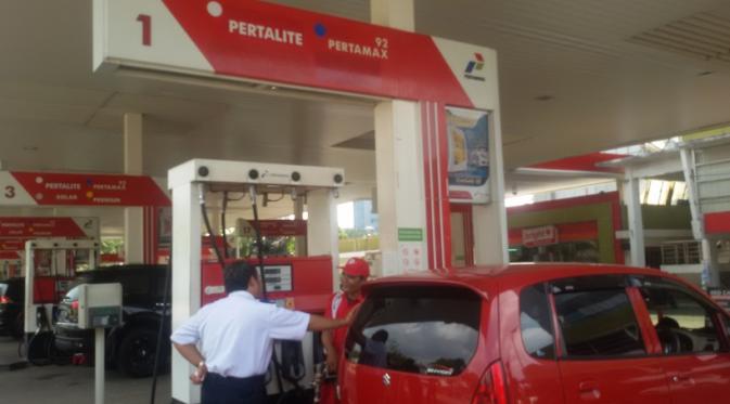 Diluncurkan 24 Juli 2015, 103 SPBU siap jual Pertalite. (Liputan6.com/Achmad Dwi Afriyadi)