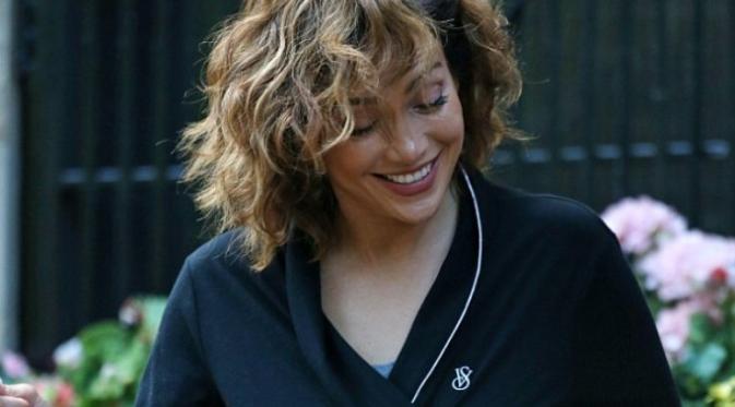 Jennifer Lopez (dailymail.com)