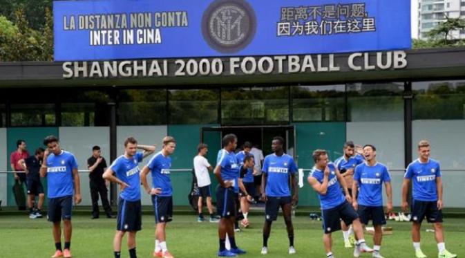 Inter Milan menjajal rumput di lapangan milik klub lokal Shanghai (C) Twitter