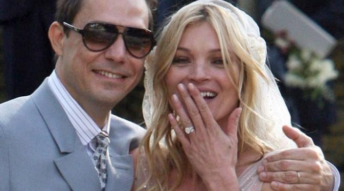 Kate Moss dan Jamie Hince (dailymail)