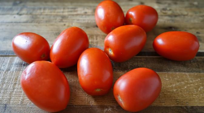 Plum Tomato (www.chefrachida.com)