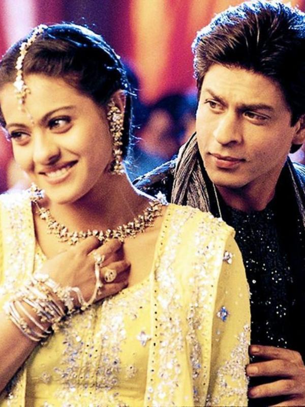 Kajol dan Shahrukh Khan dalam film  Kabhi Kushusi Kabhie Gham. Foto: Pinterest