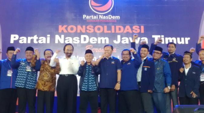 Ketua Umum Surya Paloh menghadiri konsolidasi DPW Partai Nasdem Jawa Timur di Jatim Internasional Expo, Surabaya, Sabtu (25/7/2015). (Liputan6.com/Dian Kurniawan)
