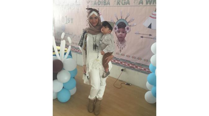 Penampilan Ratna Galih yang sepertinya kini sudah mantap mengenakan hijab. (foto: instagram.com/ratnagalih)