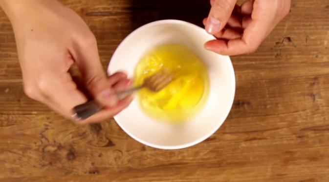 Kocok telur (Via: youtube.com)