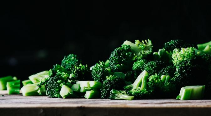 Bahan utama untuk membuat camilan ini adalah brokoli (Via: http://iamafoodblog.com/)